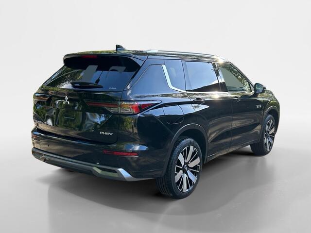 Mitsubishi OUTLANDER 2.4 PHEV Instyle+ Apple Carplay/Android Auto , achterbank verwarmd , elektrisch glazen panorama-dak , cruise control adaptief , elektrisch verstelb. bestuurdersstoel met geheugen , elektrisch bedienbare achterklep met sensorsturing , luxe lederen bekledin