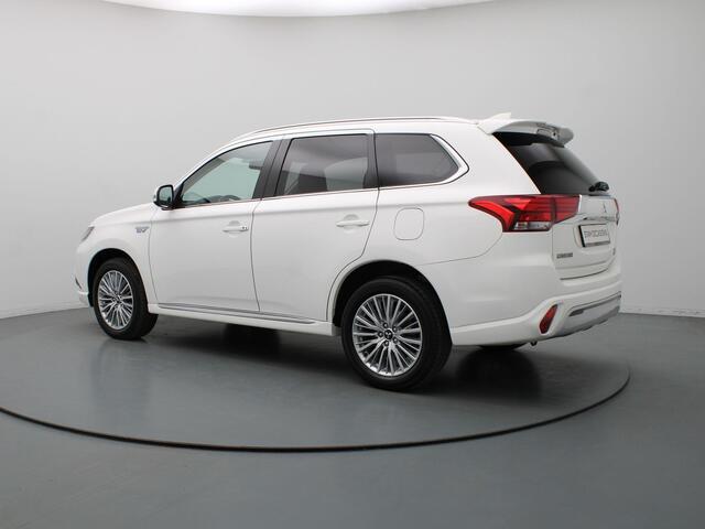 Mitsubishi OUTLANDER 240pk PHEV Intense+ Automaat Camera | Cruise | Carplay | Stoelverw.