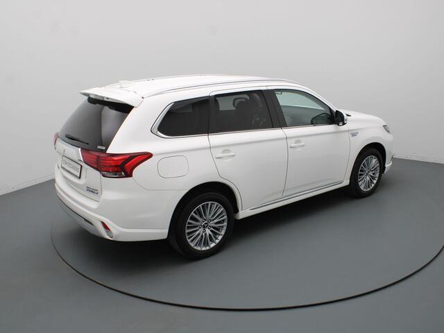 Mitsubishi OUTLANDER 240pk PHEV Intense+ Automaat Camera | Cruise | Carplay | Stoelverw.