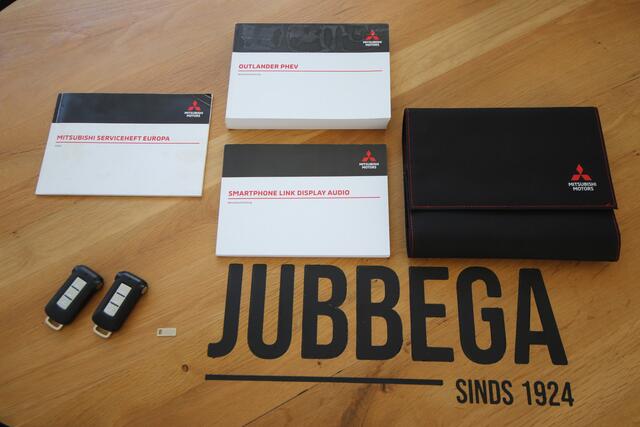 Mitsubishi OUTLANDER 2.4 PHEV Instyle Opendak, Leder, 1e eigenaar, Dealer O.H.