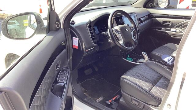 Mitsubishi OUTLANDER 2.4 135pk PHEV Instyle / Schuif-kanteldak / Rondomzicht Camera / Elek. Achterklep