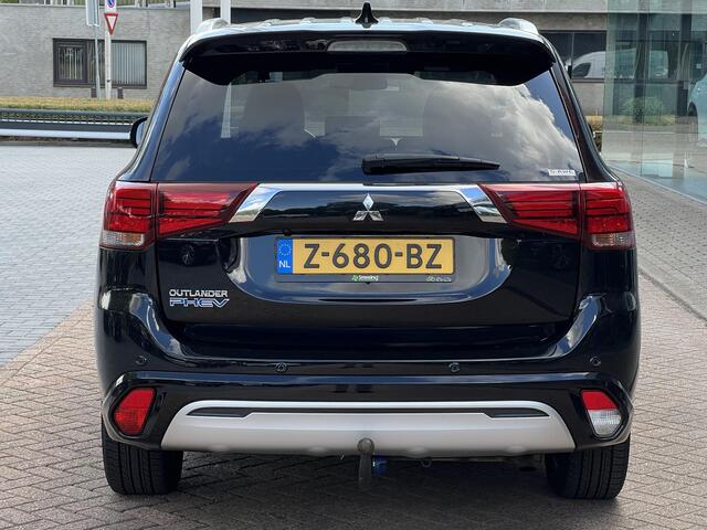 Mitsubishi OUTLANDER 2.4 PHEV Instyle | Navigatie | Sunroof | Trekhaak | Leder