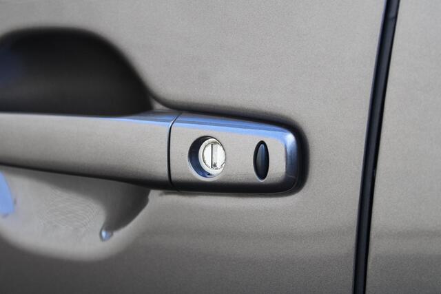 Mitsubishi OUTLANDER 2.4 PHEV Intense+ Automaat, Airco, CruiseControl, Trekhaak, LM 19"inch velgen, Dodehoekdetectie, Schuif/Kantel dak