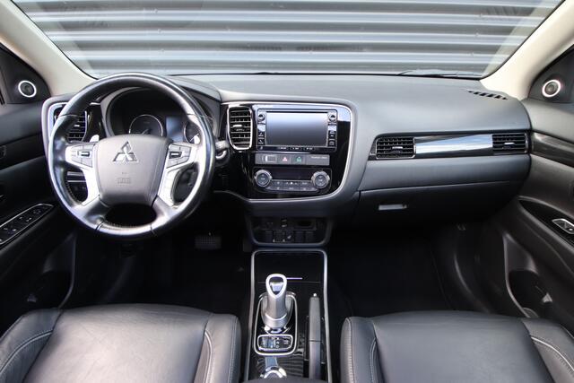 Mitsubishi OUTLANDER 2.0 PHEV instyle+ Trekhaak, Opendak, Adaptive Cr, Dealer O.H.