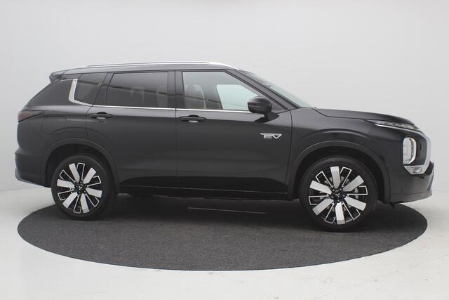 Mitsubishi OUTLANDER 2.4 PHEV Instyle+ / ¤4000,- Voordeel Op Nieuwprijs / Prijs is rijklaar / Nieuw Model 2025 / Elektrische Range 86 KM WLTP / 1600KG Trekgewicht / 8 Jaar Fabrieksgarantie / Full Option /