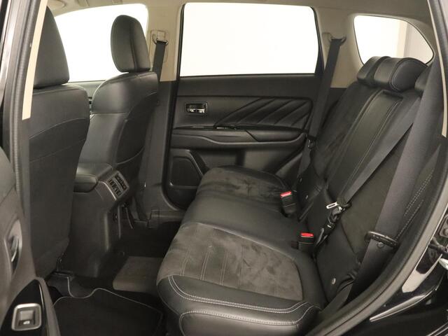 Mitsubishi OUTLANDER 2.4 PHEV Pure+ | Trekhaak | Carplay | Leder/Alcantara | Camera | Keyless | Full LED | Climate control | Cruise control | Plug In