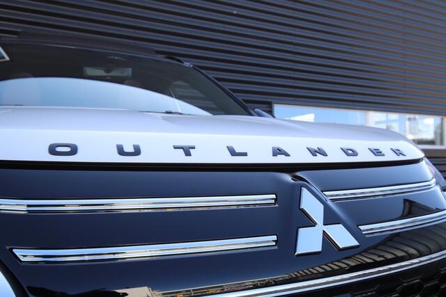 Mitsubishi OUTLANDER 2.4 PHEV Instyle+ Veel accessoires, Zwart dak, Massage stoelen, Bruin interieur