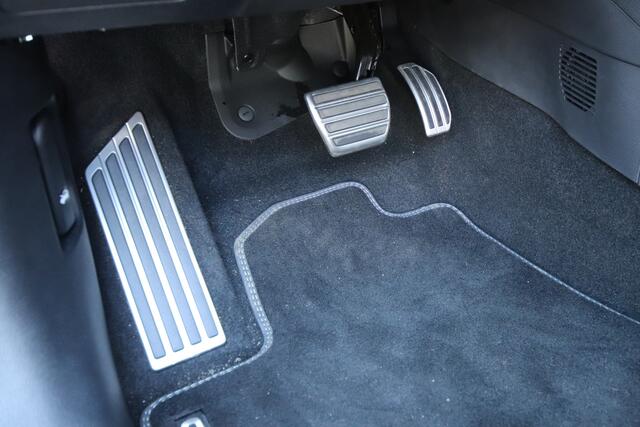 Mitsubishi OUTLANDER 2.4 PHEV Instyle+ Veel accessoires, Zwart dak, Massage stoelen, Bruin interieur