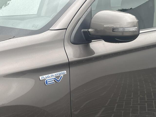 Mitsubishi OUTLANDER 2.4 PHEV Intense / Trekhaak 1500 KG / Dodehoekdetectie / Adaptieve cruise control / Navigatie via Apple carplay of Android auto /