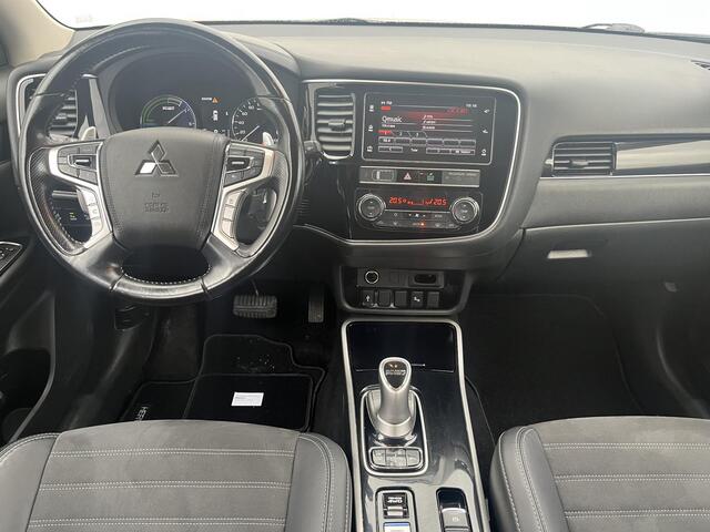Mitsubishi OUTLANDER 2.4 PHEV Intense / Trekhaak 1500 KG / Dodehoekdetectie / Adaptieve cruise control / Navigatie via Apple carplay of Android auto /