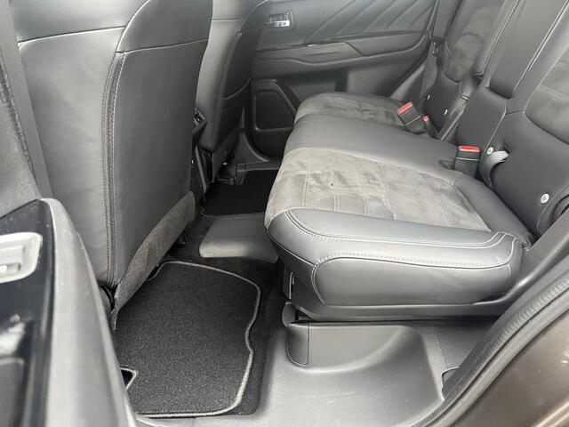 Mitsubishi OUTLANDER 2.4 PHEV Intense / Trekhaak 1500 KG / Dodehoekdetectie / Adaptieve cruise control / Navigatie via Apple carplay of Android auto /