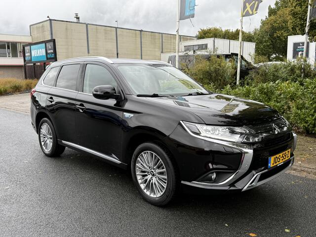 Mitsubishi OUTLANDER 2.4 PHEV Pure+ 240PK CarplayoCamera