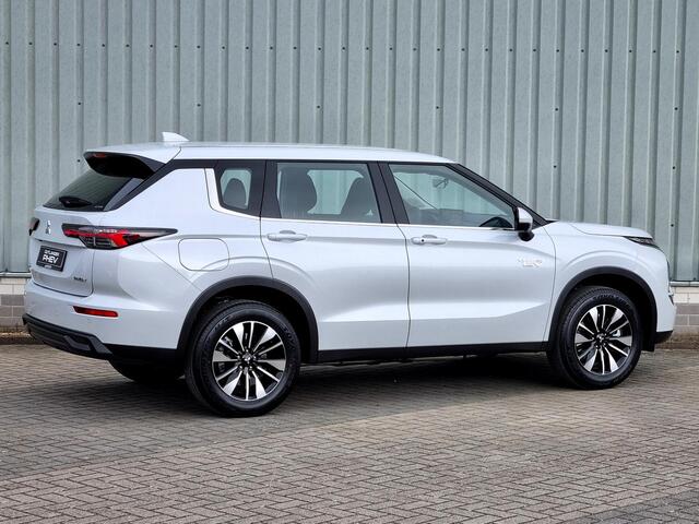Mitsubishi OUTLANDER 2.4 PHEV Pure / ¤4000,- Voordeel Op Nieuwprijs / Nieuw Model 2025 / Elektrische Range 86 KM WLTP / 1600KG Trekgewicht / 8 Jaar Fabrieksgarantie