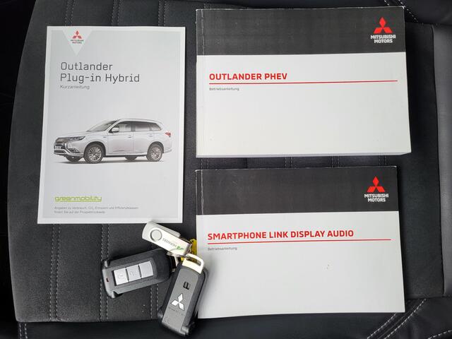 Mitsubishi OUTLANDER 2.4 PHEV Intense / Dealeronderhouden / Fabrieksgarantie / 1.500 kg trekgewicht / Winterwielen / Camera / Navigatie / Apple Carplay / Android Auto / Verwarmde voorstoelen /