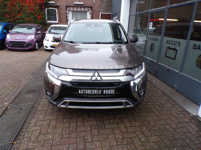 Mitsubishi OUTLANDER 2.0 2WD 7-Persoon Automaat Benzine Limited BJ 2021 *UNIEK*