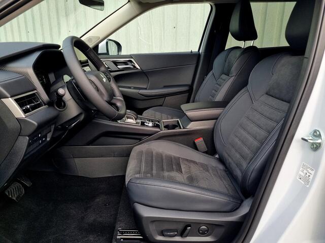 Mitsubishi OUTLANDER 2.4 PHEV Intense / ¤4000,- Voordeel Op Nieuwprijs / Nieuw Model 2025 / Elektrische Range 86 KM WLTP / 1600KG Trekgewicht / 8 Jaar Fabrieksgarantie