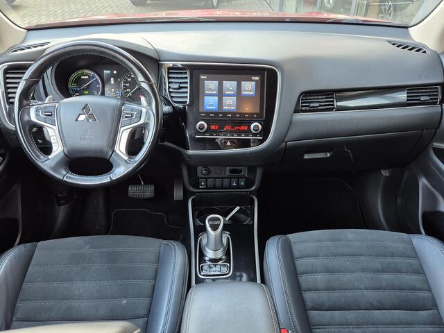 Mitsubishi OUTLANDER 2.4 PHEV Intense S | Navigatie | Trekhaak |