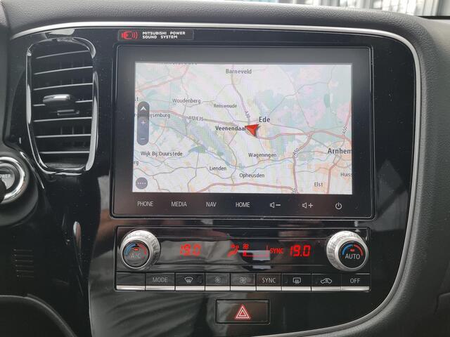 Mitsubishi OUTLANDER 2.4 PHEV Instyle | Trekhaak | Open Dak | Elektrische achterklep |