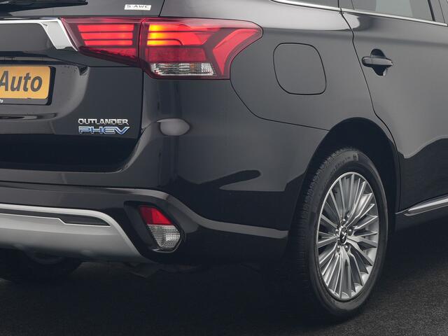 Mitsubishi OUTLANDER 2.4 Intense Plug In Hybrid 225pk Dealer O.H PHEV | Trekhaak Afneembaar | Alcantara Sportstoelen Verwarmd | Camera | Apple Carplay | Keyless | DAB |