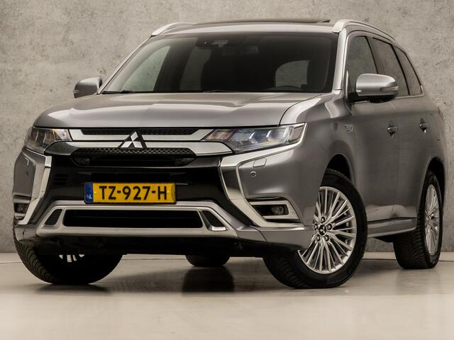 Mitsubishi OUTLANDER 2.4 PHEV Deluxe 240Pk Automaat (SCHUIFDAK, APPLE CARPLAY, NAVIGATIE, LEDER, STUUR/STOELVERWARMING, ELEK SPORTSTOELEN, 360 CAMERA, ADAPTIVE CRUISE, TREKHAAK, ZWART HEMEL, NIEUWSTAAT)
