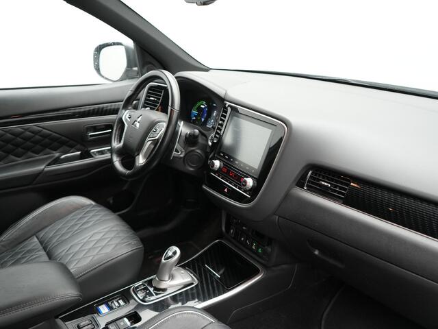 Mitsubishi OUTLANDER 2.4 Intense+ Plug In Hybrid 225pk Dealer O.H PHEV | Trekhaak Af Fabriek | 360 Camera | Lederen Sportstoelen Verwarmd | Apple Carplay | Blis | Cruise Control | Navigatie | Keyless | DAB | 18" L.M |