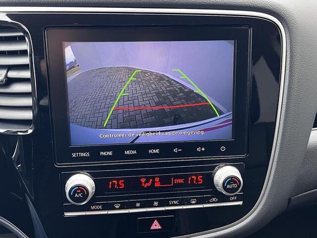 Mitsubishi OUTLANDER 2.4 PHEV Intense / Dealer onderhouden / Trekhaak 1.500 kg / Leder Alcantara / Achteruitrijcamera / Navigatie via Apple Carplay Android / 16" LM wielen /