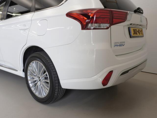 Mitsubishi OUTLANDER 2.4 PHEV Pure | 18" velgen | App Connect | Dealer onderhouden | Garantie tot 30-7-2028!