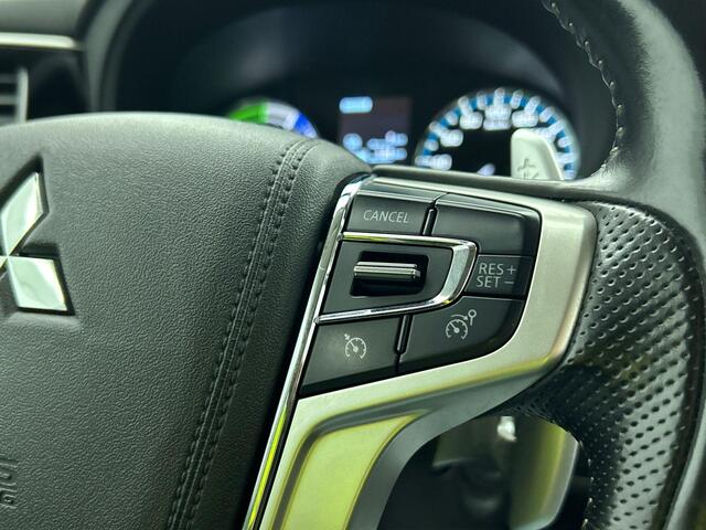 Mitsubishi OUTLANDER 2.4 PHEV 165kW Pure Auto. Trekhaak Navigatie Apple Carplay/Android Auto Camera Parkeersensoren Cruise Control Stoelverwarming Climate Control Lichtmetalen velgen Getinte ramen