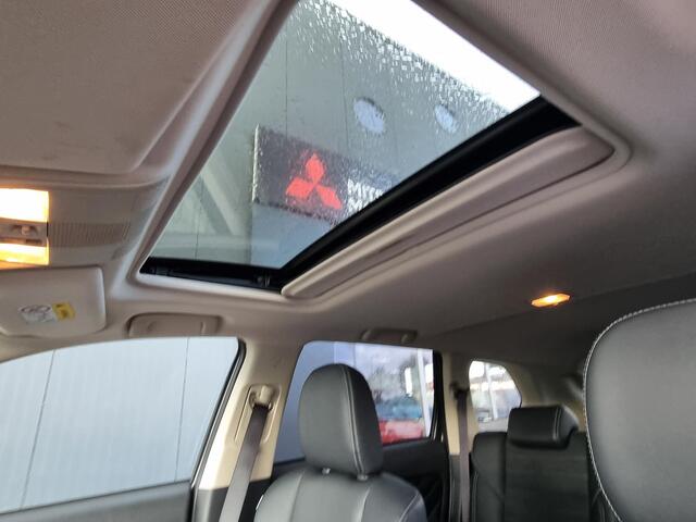 Mitsubishi OUTLANDER 2.4 PHEV Intense+ | Open dak | Trekhaak | 360º Camera |