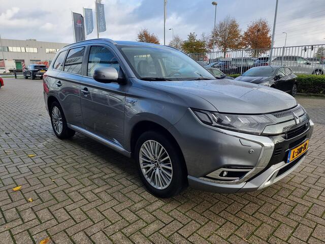 Mitsubishi OUTLANDER 2.4 PHEV Intense+ | Open dak | Trekhaak | 360º Camera |