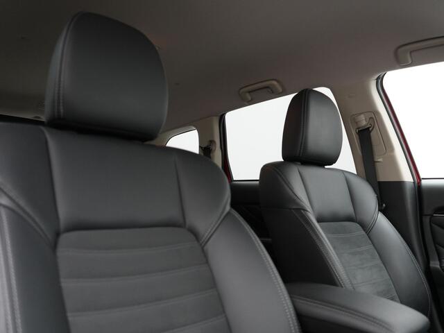 Mitsubishi OUTLANDER 2.4 PHEV Intense Plug In Hybrid 225pk Dealer O.H PHEV | Trekhaak | Camera | Lederen Sportstoelen Verwarmd | Navigatie | Keyless | Android Auto | DAB |