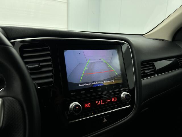 Mitsubishi OUTLANDER 2.4 PHEV Intense 18" Lichtmetaal | Camera achter | Navigatie | Leder/Alcantara
