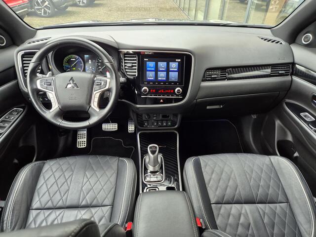 Mitsubishi OUTLANDER 2.4 PHEV Instyle | Schuif kanteldak | Navigatie |