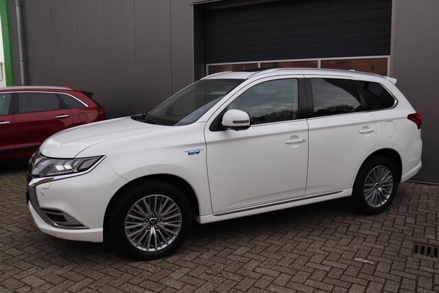 Mitsubishi OUTLANDER 2.4 PHEV Intense+ Stoel/Stuurverwarmd, Schuifdak, Trekhaak