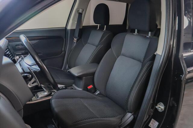 Mitsubishi OUTLANDER 2.4 PHEV Pure, LED, Trekhaak, Navigatie, Stoelverwarming, Apple CarPlay/Android Auto