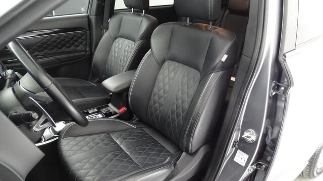 Mitsubishi OUTLANDER 2.4 PHEV Instyle Leder Schuifdak 1e Eig. NL auto ACC, Trekhaak, Privacy glas, keyless entry en start, leder bekleding, powersound syst, elec verstelbare stoel, stuurverw, park ass, 360 camera, cruisecamera achter, schakel paddles
