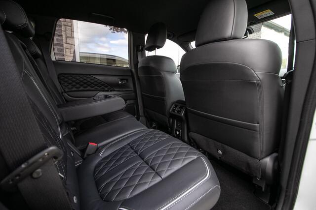 Mitsubishi OUTLANDER 2.4 PHEV Intense+ - Compleet uitgevoerd