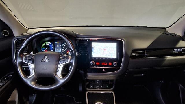 Mitsubishi OUTLANDER 2.4 PHEV Intense+ | Schuifdak | Trekhaak | Navigatie | Apple Carplay/Android Auto |