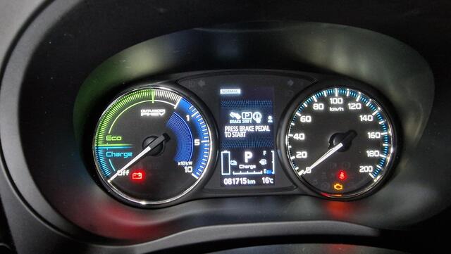 Mitsubishi OUTLANDER 2.4 PHEV Intense+ | Schuifdak | Trekhaak | Navigatie | Apple Carplay/Android Auto |