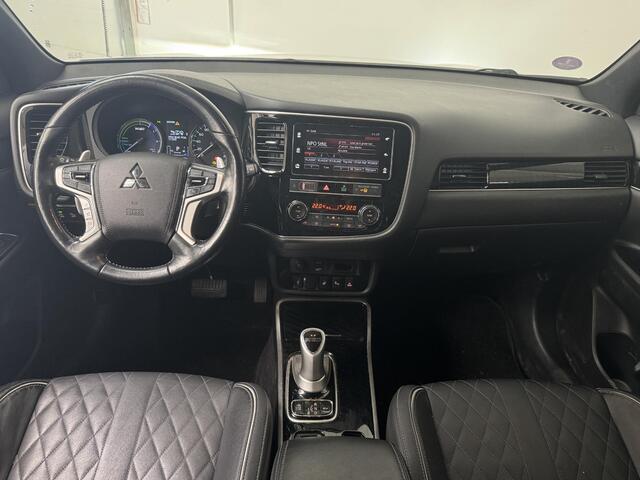 Mitsubishi OUTLANDER 2.4 PHEV Instyle | Navigatie | 360 Camera | Stoelverwarming | Trekhaak |
