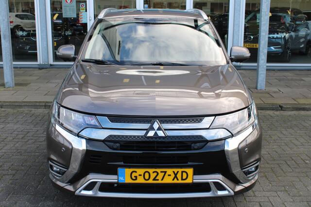 Mitsubishi OUTLANDER 2.4 PHEV Intense+ | Schuif/kantel dak | Achteruitrij camera | trekhaak |
