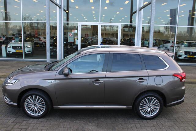 Mitsubishi OUTLANDER 2.4 PHEV Intense+ | Schuif/kantel dak | Achteruitrij camera | trekhaak |