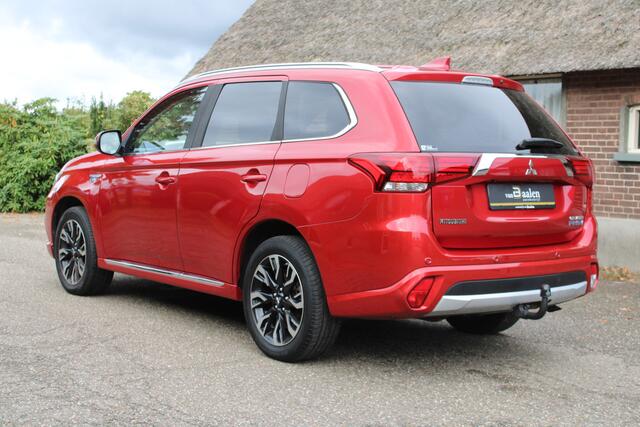 Mitsubishi OUTLANDER 2.0 PHEV Premium 4WD NAVI TREKHAAK ECC 112000KM!!