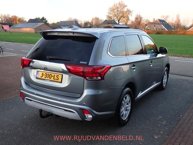 Mitsubishi OUTLANDER 2.4 PHEV Pure KEYLESS/TREKHAAK/CAMERA/CARPLAY