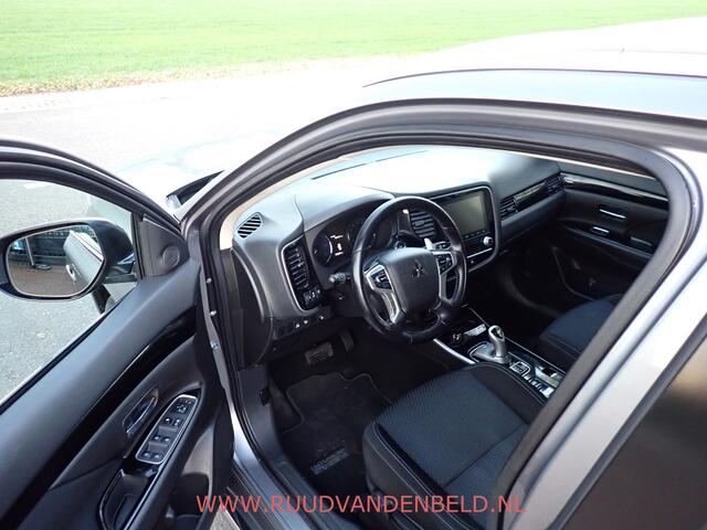 Mitsubishi OUTLANDER 2.4 PHEV Pure KEYLESS/TREKHAAK/CAMERA/CARPLAY