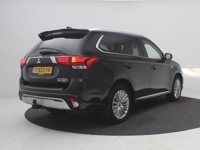 Mitsubishi OUTLANDER 2.4 PHEV S-Edition / Trekhaak / 1500 KG Trekgewicht / Dealer onderhouden / Fabrieksgarantie tot 24-05-2027 / Navigatie / Apple CarPlay / Android Auto / Stoelverwarming voor / Achteruitrijcamera / Historie aanwezig /