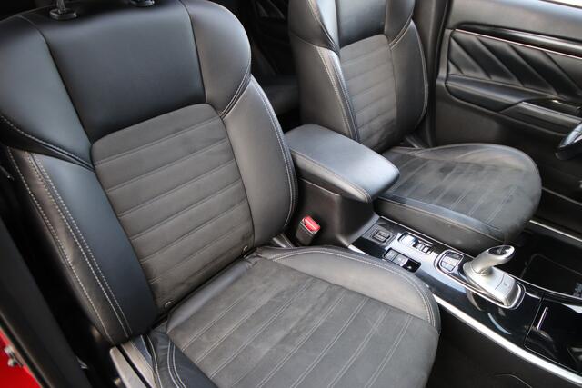 Mitsubishi OUTLANDER 2.4 PHEV Intense+ Opendak, trekhaak, E.Achterklep, Red Diamond