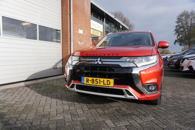Mitsubishi OUTLANDER 2.4 PHEV S-EDITION CAMERA 19INCH 4X PERF ALL SEASON BANDEN ANDROID-APPLECARPLAY STOELVERWARMING TREKHAAK ECC AIRCO CRUISECONTROL BLUETOOTH PRIVACYGLAS 4X ELECTR.RAMEN-SPIEGELS