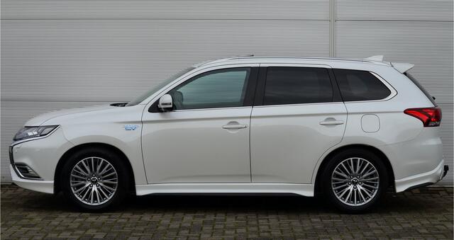 Mitsubishi OUTLANDER PHEV 2.4 INSTYLE 4WD | PLUG IN HYBRID | V2G | FULL OPTIONS | ADAPTIEF CRUISE | SCHUIFDAK | VERLAAGD | TREKHAAK 1500KG | SPORTPAKKET | ALL IN RIJKLAARPRIJS