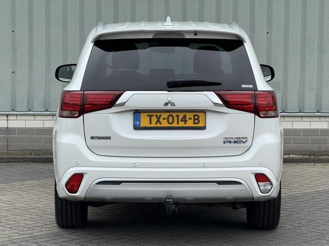 Mitsubishi OUTLANDER 2.4 PHEV Instyle / Full Options! / Dealer Onderhouden / Trekhaak 1.500 KG Trekgewicht / Schuif- & Kanteldak / Lederen Bekelding / Stoel- & Stuurverwarmng / Adaptieve Cruise Control / Climate Control / Fabrieksgarantie t/m 07-12-2026 /